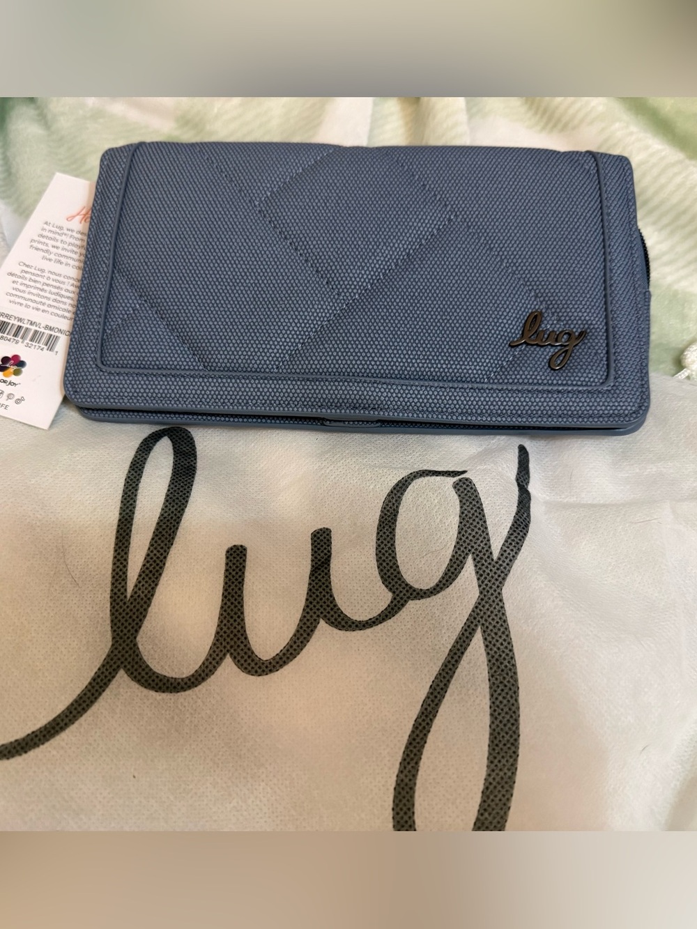 New Lug Quilted Surrey Wallet / Blue it holds a lot